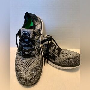 Nike Womens Free RN Flyknit 2018 Sz 9 Oreo Black White Running Shoe